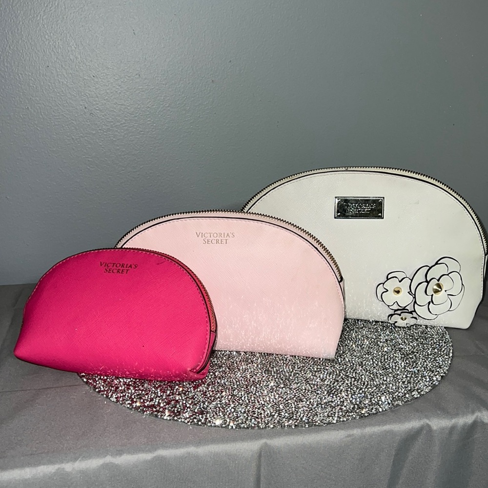 Set of 3 nesting makeup bags. Victoria secrets
